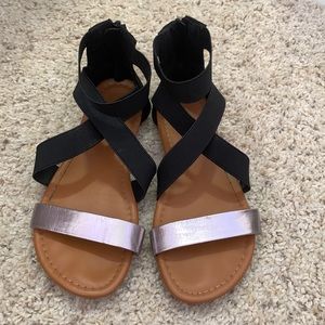 Size 6 sandals justice brand with stretchy straps and zipper back.